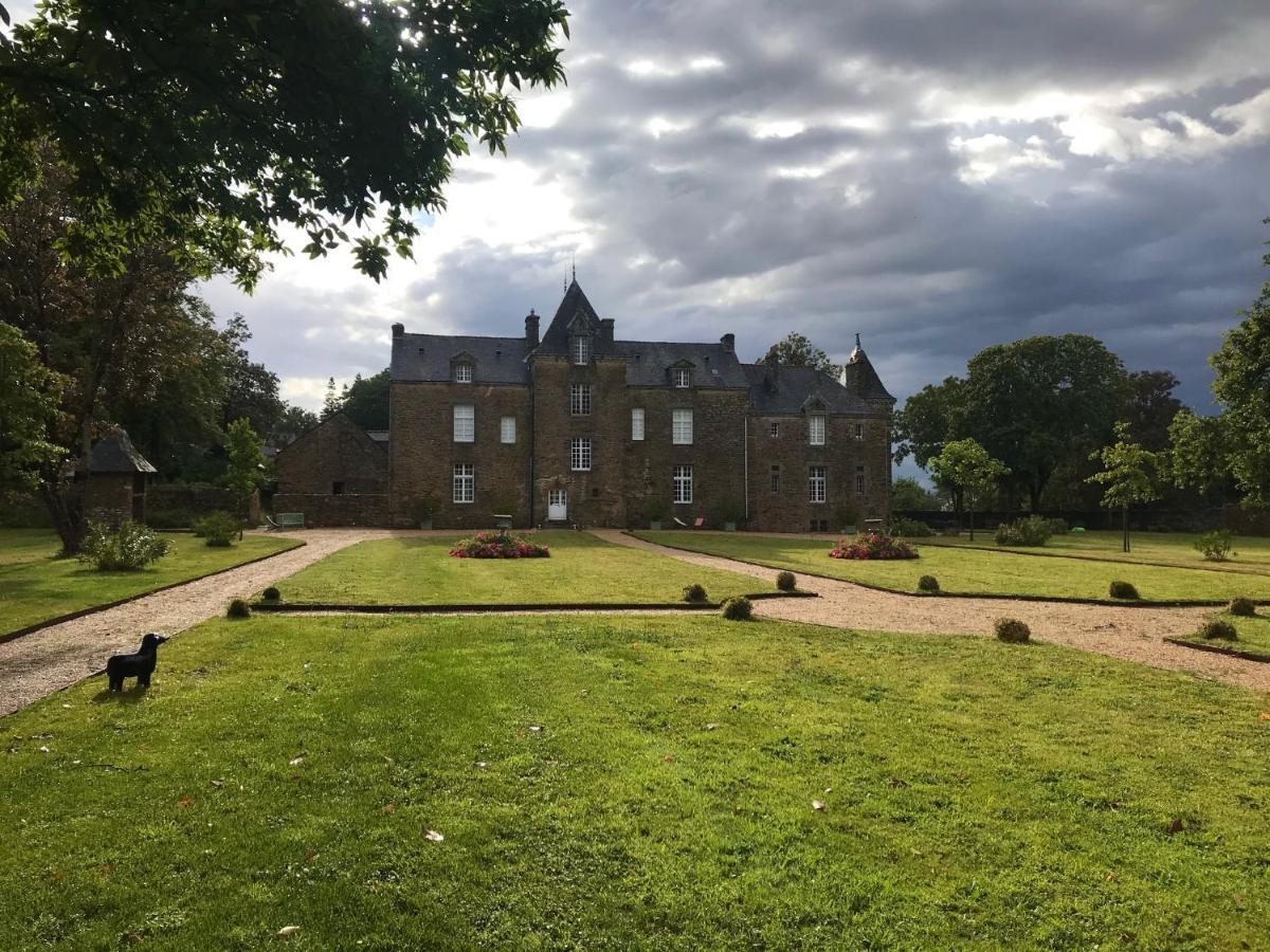 Chateau De Cadouzan Saint-Dolay Exterior photo